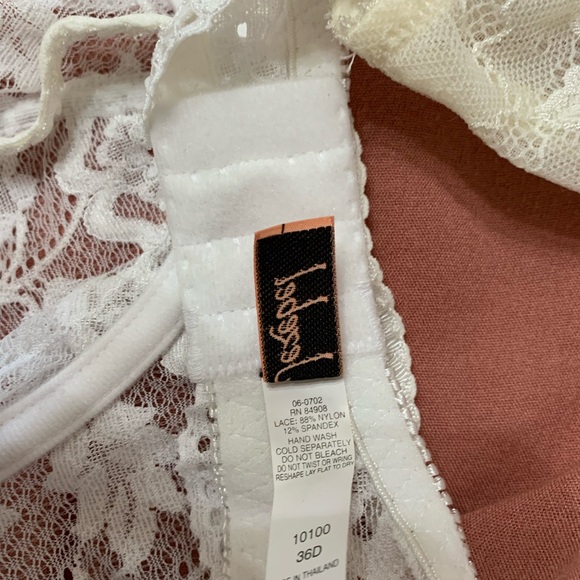 NWOT two lace bras. Size 36D - Picture 4 of 4